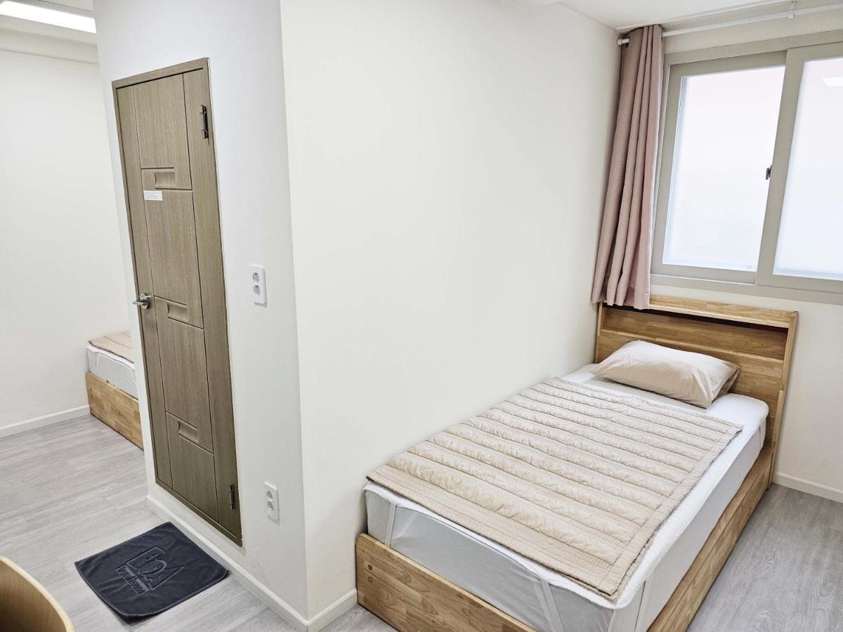 Boa Travel House Hostel Seoul Bagian luar foto