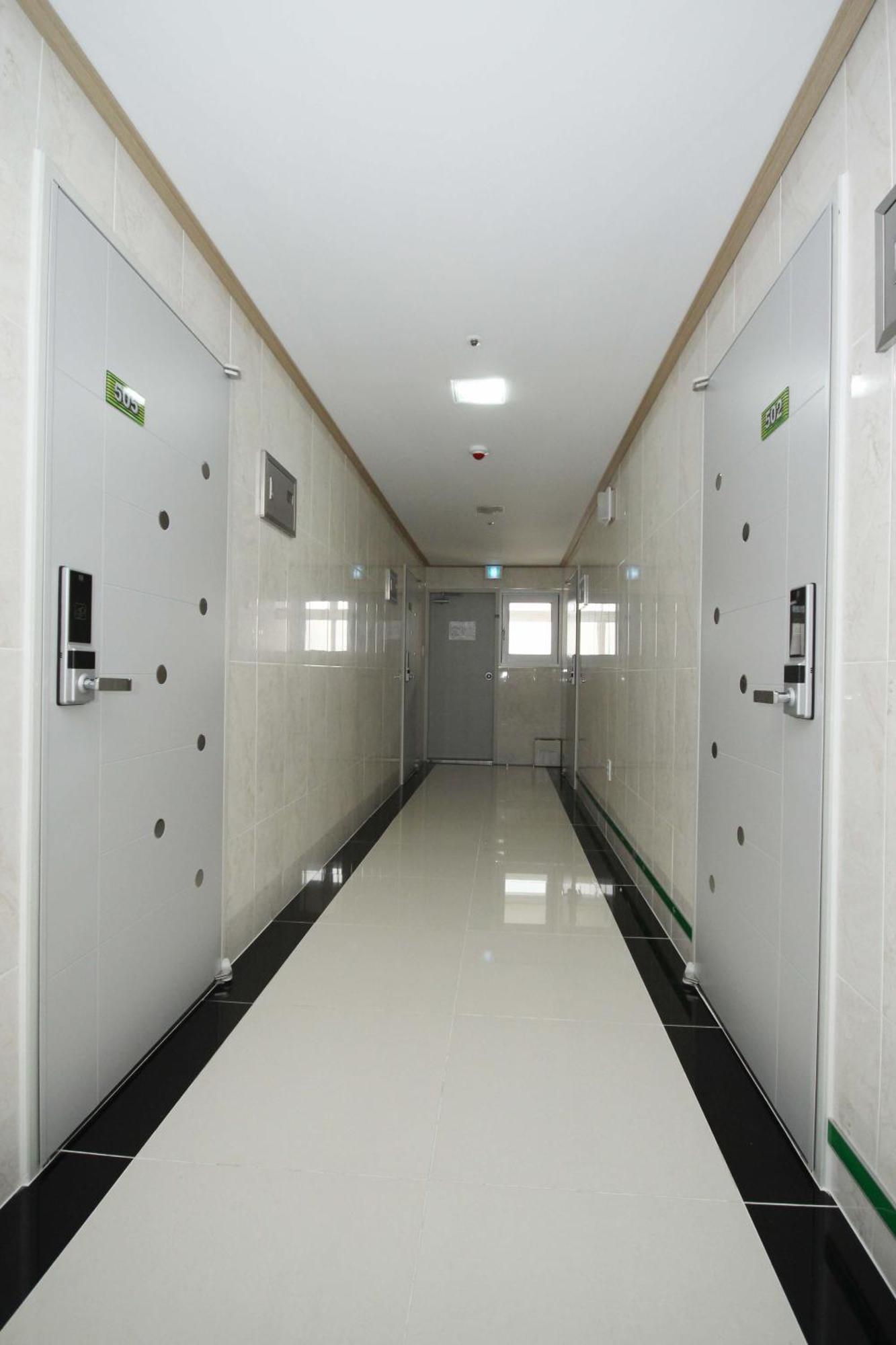 Boa Travel House Hostel Seoul Bagian luar foto