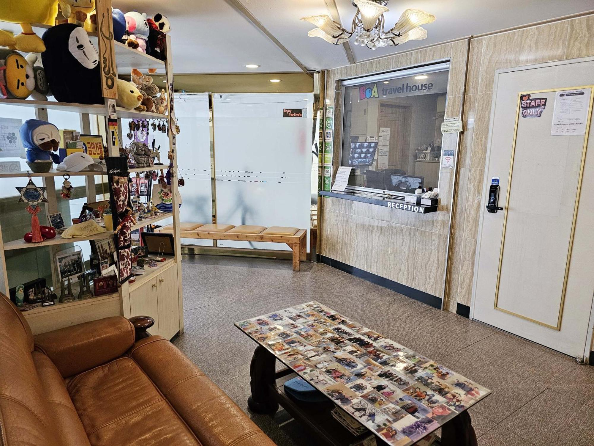 Boa Travel House Hostel Seoul Bagian luar foto