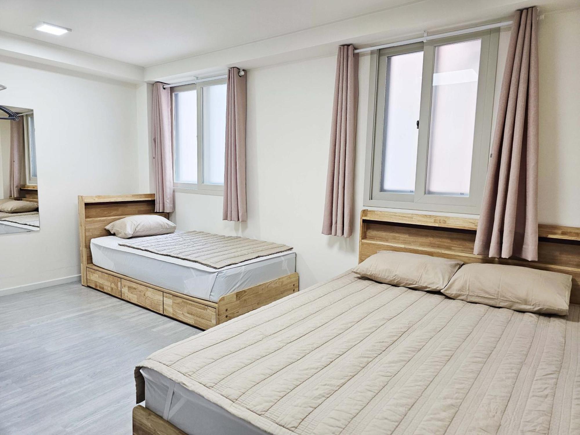Boa Travel House Hostel Seoul Bagian luar foto