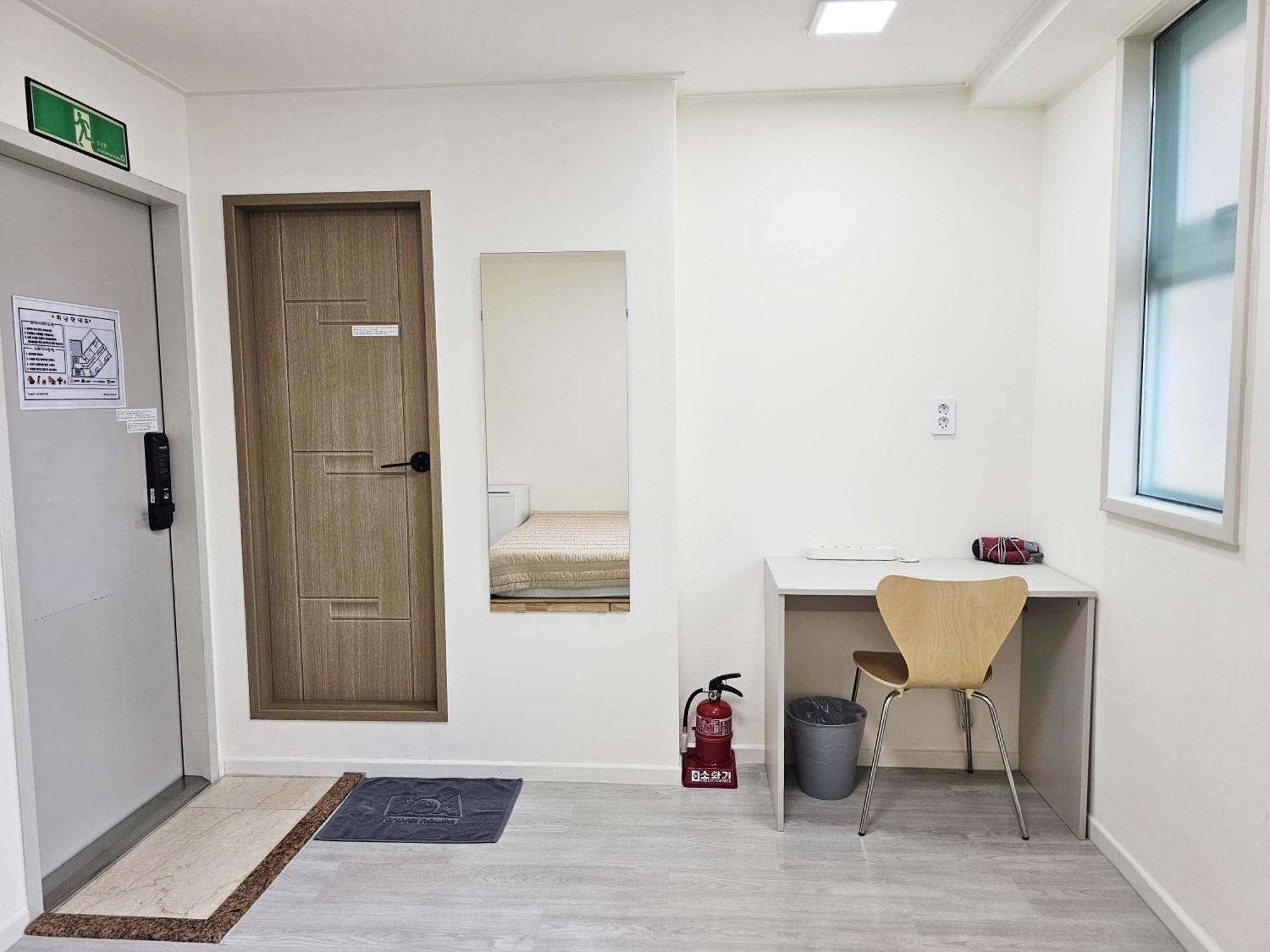 Boa Travel House Hostel Seoul Bagian luar foto