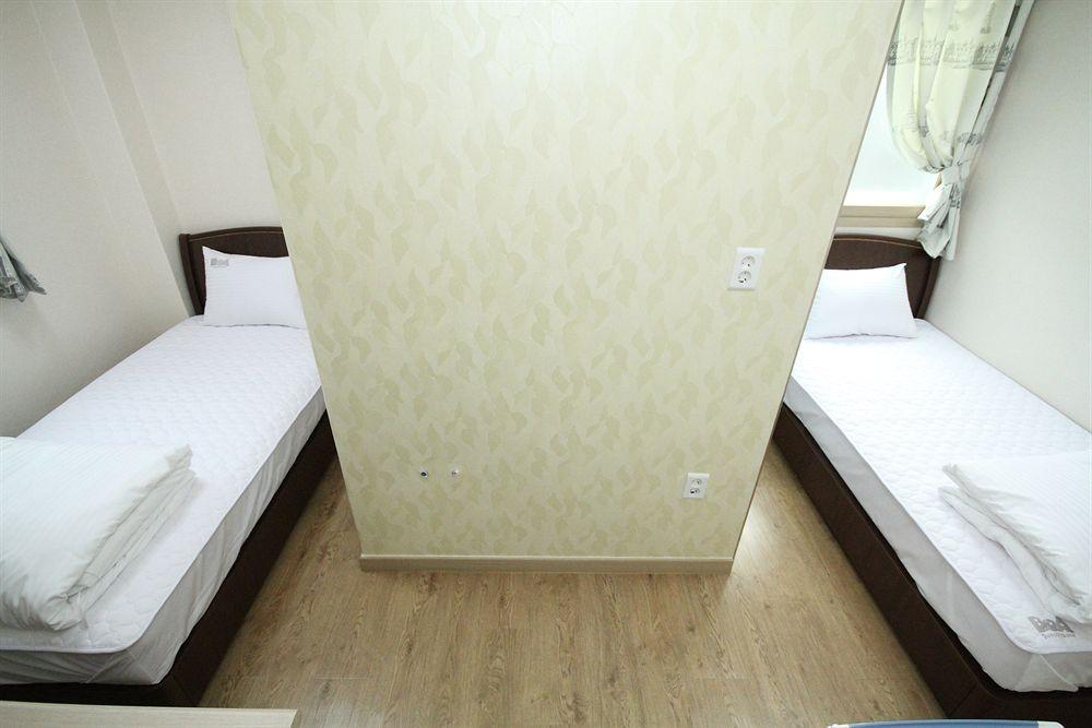 Boa Travel House Hostel Seoul Bagian luar foto