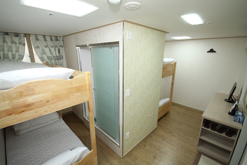 Boa Travel House Hostel Seoul Bagian luar foto