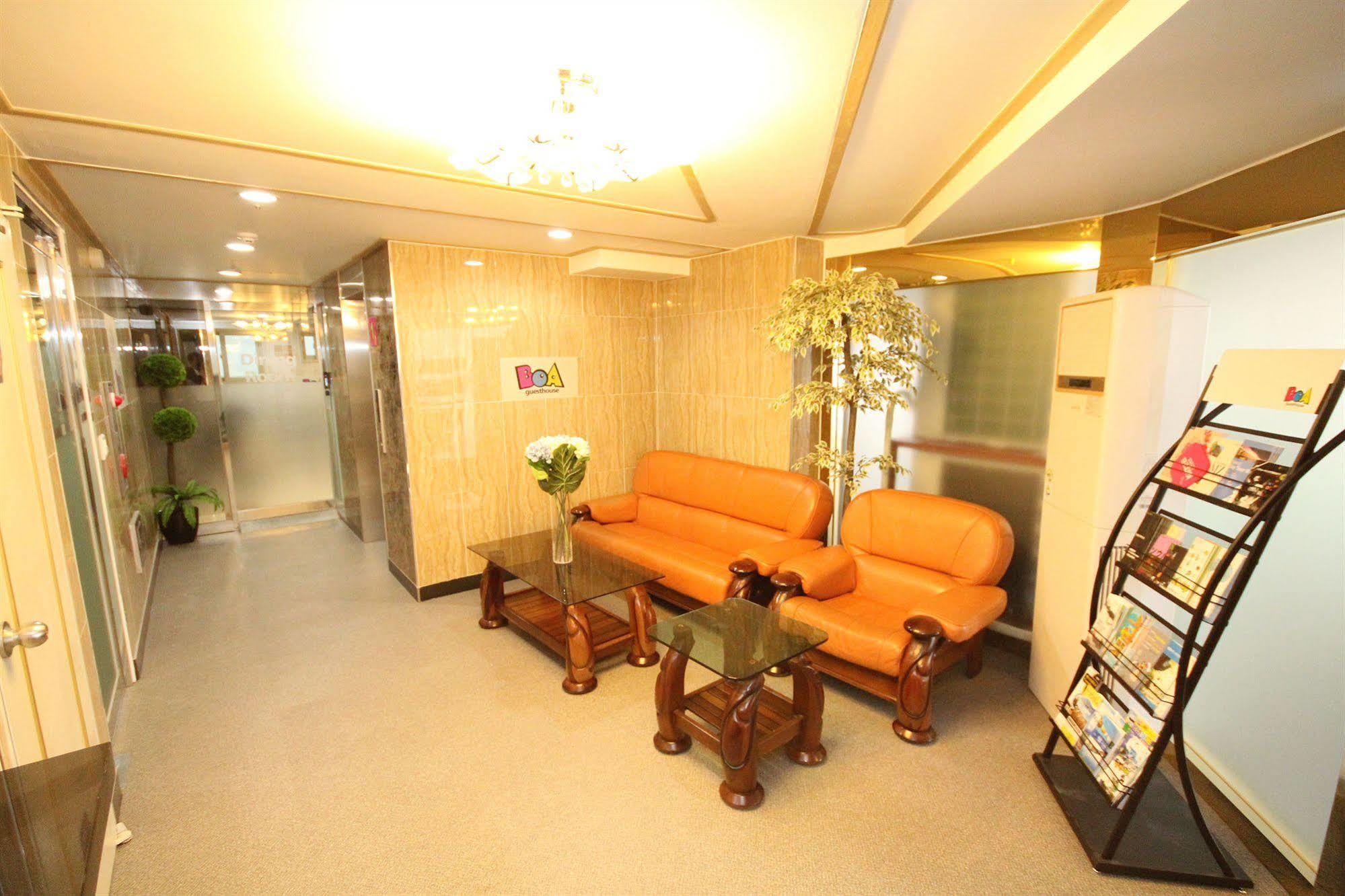 Boa Travel House Hostel Seoul Bagian luar foto