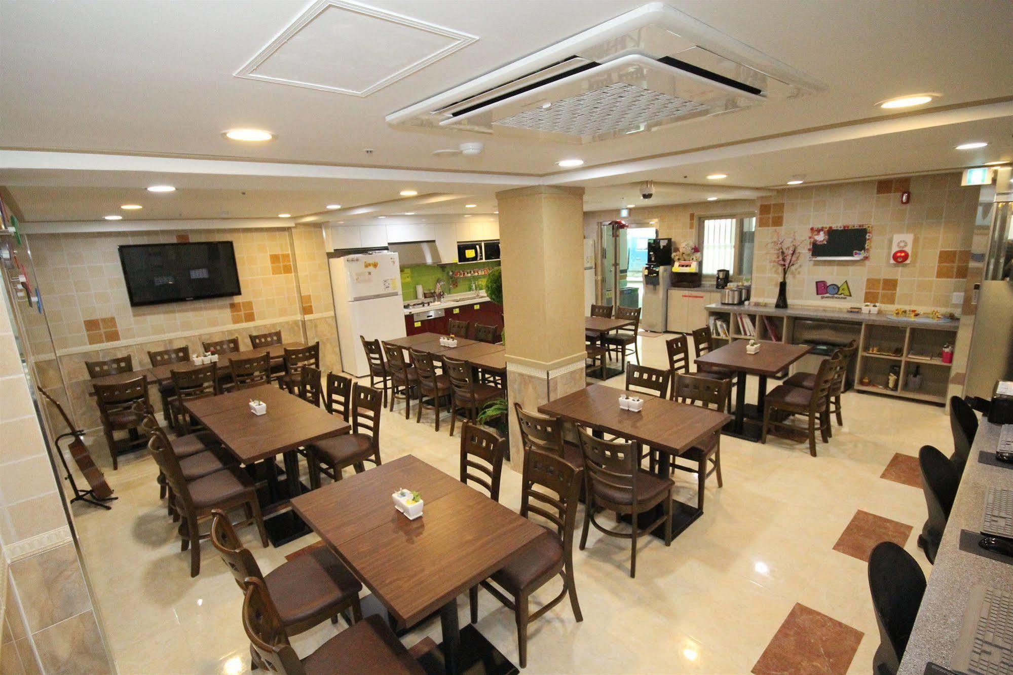 Boa Travel House Hostel Seoul Bagian luar foto