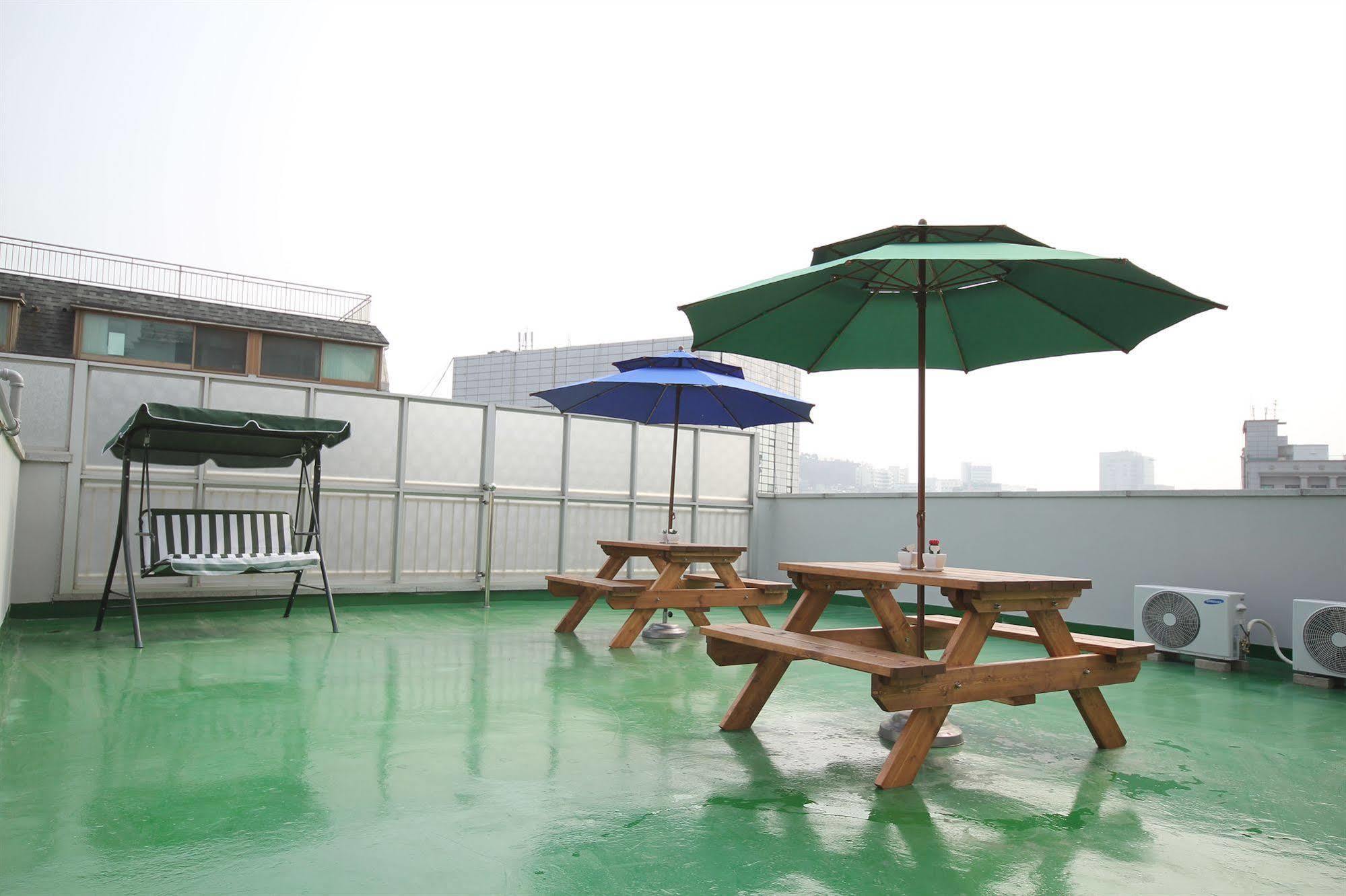Boa Travel House Hostel Seoul Bagian luar foto